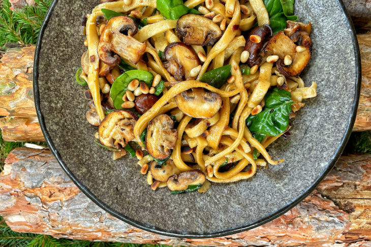 Domáce tagliatelle so šampiňónmi