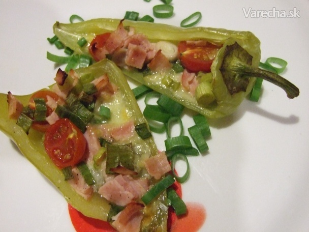 Pečené papriky s mozzarellou a mladou cibuľkou (fotorecept)
